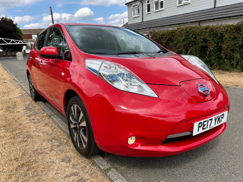 2017 Nissan LEAF 30kWh Tekna Hatchback 5dr Electric Auto 109 bhp